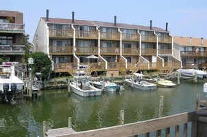 Townhome, 2 Bedrooms | Dock