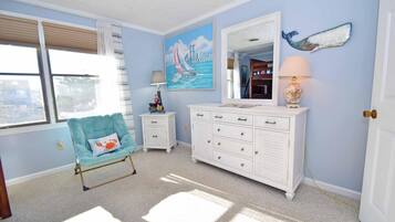 Townhome, 2 Bedrooms | Interior