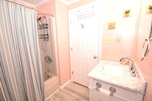 Maison en rangée, 2 chambres | Salle de bain | Serviettes fournies