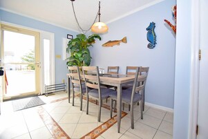 Townhome, 2 Bedrooms | Dining