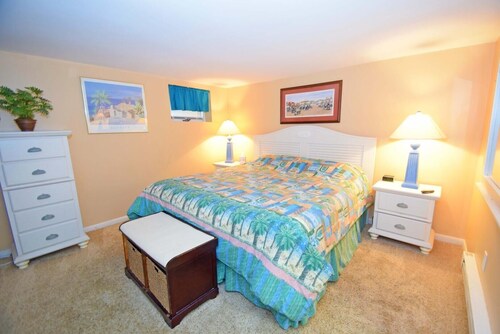 Harbour Island 46G 2 Br townhouse by RedAwning