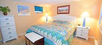 Harbour Island 46G 2 Br townhouse by RedAwning