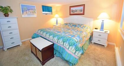 Harbour Island 46G 2 Br townhouse by RedAwning