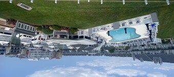 Harbour Island 46G 2 Br townhouse by RedAwning