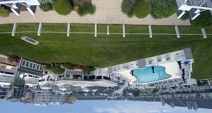 Harbour Island 46G 2 Br townhouse by RedAwning