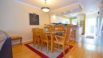 Townhouse, 2 soverom | Spiseområde