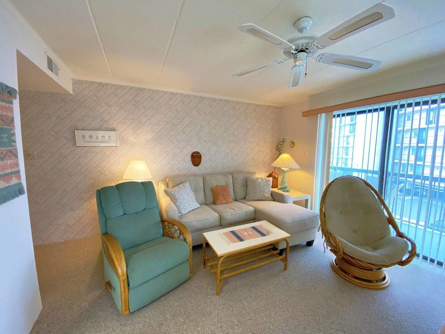 콘도, 침실 1개 | 거실 | TV, DVD 플레이어