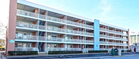 Condo, 3 Bedrooms | Front of property