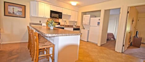 Condo, 3 Bedrooms | Private kitchen | Full-size fridge, microwave, oven, stovetop