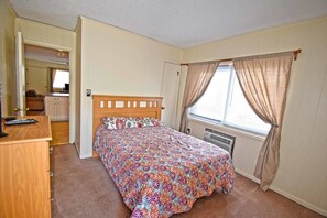 Condo, 3 Bedrooms | 3 bedrooms, free WiFi - Severn I 208 3 Br condo by RedAwning (Ocean City)