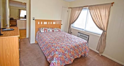 Severn I 208 3 Br condo by RedAwning