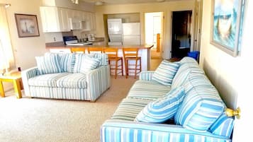 Condo, 3 quartos | Sala de estar | TV, DVD player