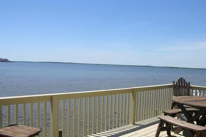 Montego Bay - South Ocean Drive 203 3 Bedroom Home by RedAwning