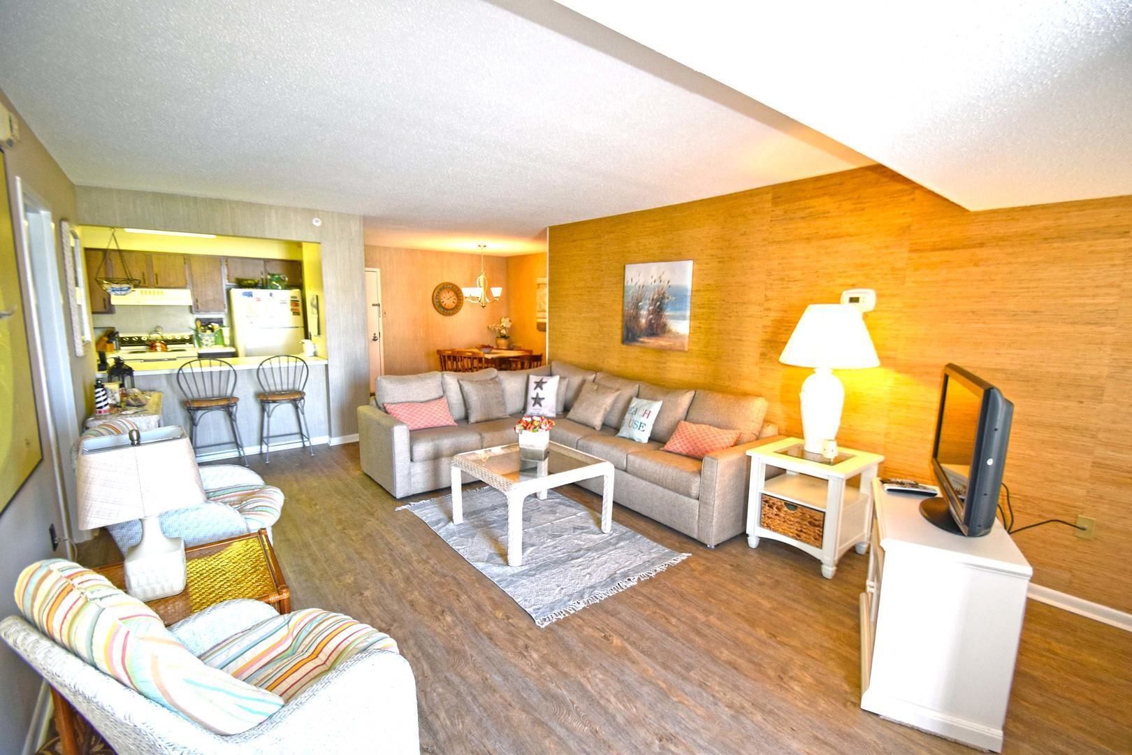 Appart'hôtel, 2 chambres | Coin séjour | Télévision, lecteur de DVD