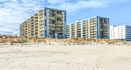 Braemar 503N 2 Br condo by RedAwning