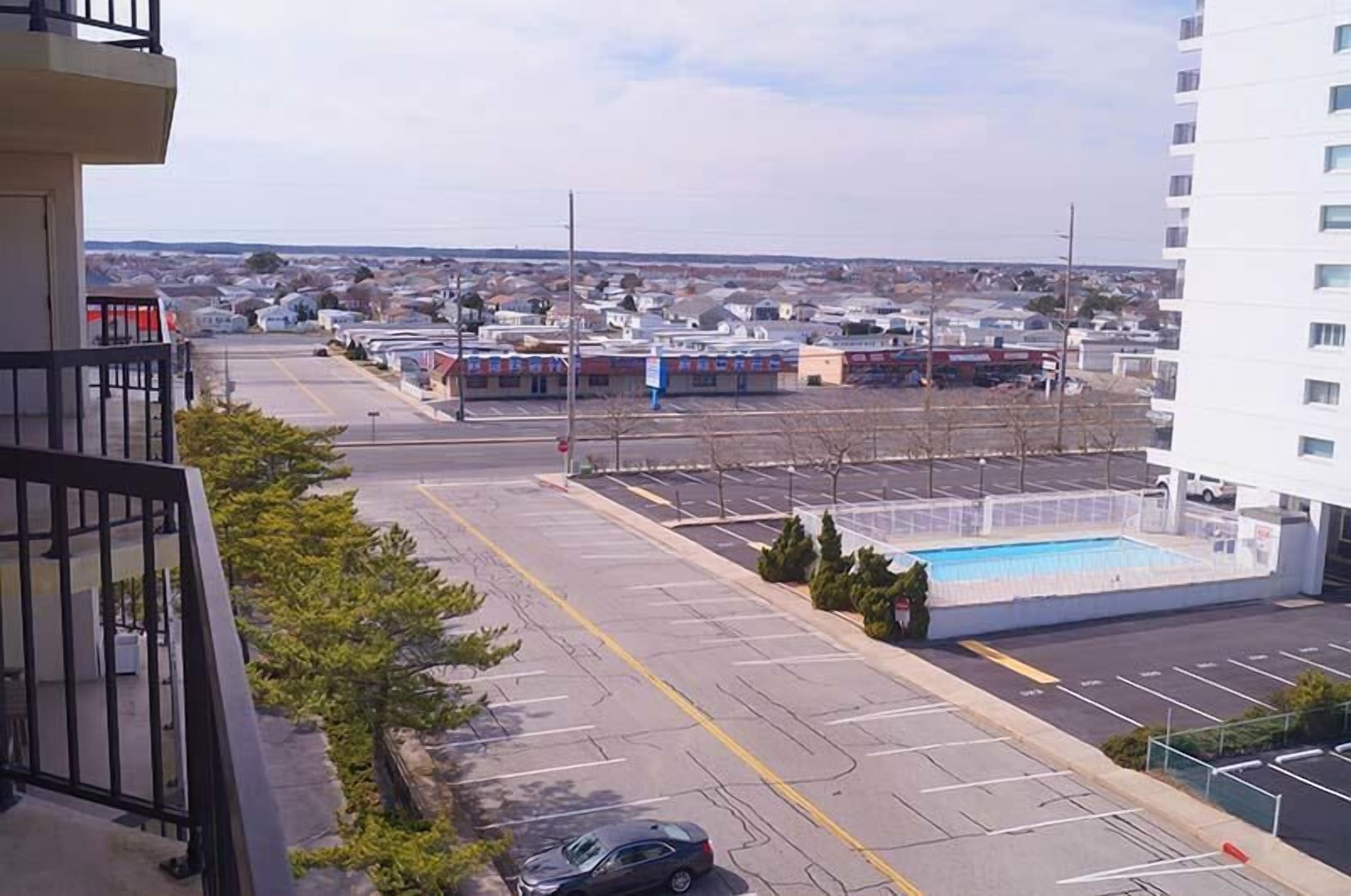 Condo, 2 Bedrooms | Property grounds