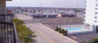 Braemar 503N 2 Br condo by RedAwning