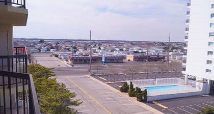 Braemar 503N 2 Br condo by RedAwning