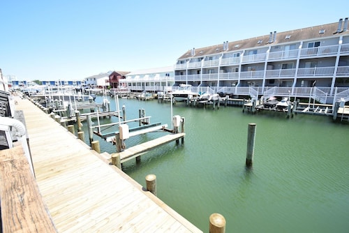 Crab Harbour 4 3 Bedroom Townhouse by RedAwning