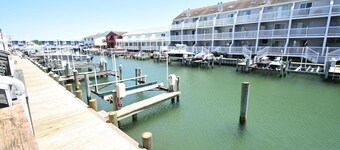 Crab Harbour 4 3 Bedroom Townhouse by RedAwning