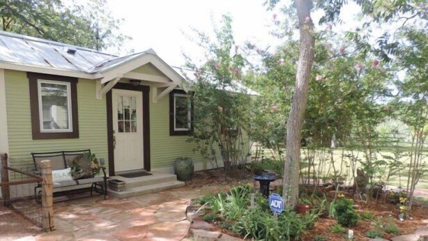 Unclassified image, 1 of 12, button - Belle Maison (Fredericksburg)