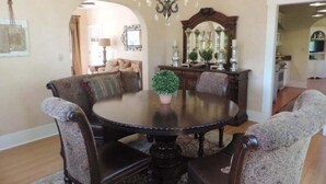 Unclassified image, 3 of 12, button - Belle Maison (Fredericksburg)