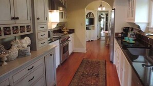Unclassified image, 2 of 12, button - Belle Maison (Fredericksburg)