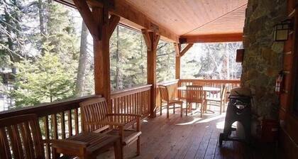 Discovery 250 3 Br cabin by RedAwning