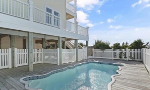 House, 4 Bedrooms | Pool