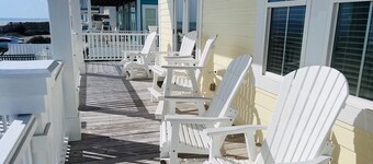 1 Ez Access 4 Bedroom Home by RedAwning