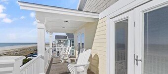 1 Ez Access 4 Bedroom Home by RedAwning