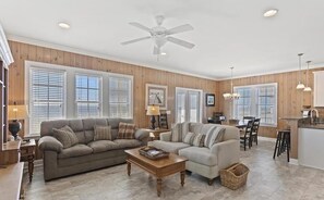 Maison, 4 chambres | Coin séjour