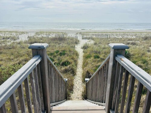 1 Fine Day 4 Bedroom Home by RedAwning