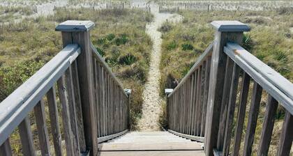 1 Fine Day 4 Bedroom Home by RedAwning