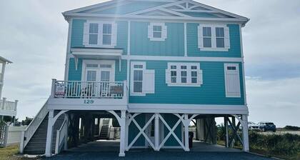 1 Fine Day 4 Bedroom Home by RedAwning