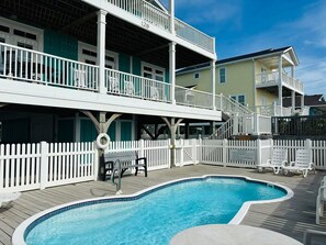 House, 4 Bedrooms | Pool
