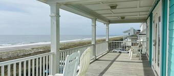 1 Fine Day 4 Bedroom Home by RedAwning