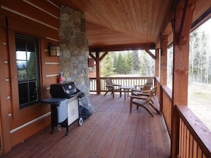 Terrace/patio - Discovery 378 3 Br cabin by RedAwning (Donnelly)
