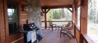 Discovery 378 3 Br cabin by RedAwning