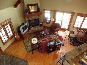 DVD player - Discovery 378 3 Br cabin by RedAwning (Donnelly)