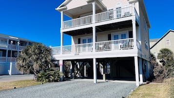 House, 4 Bedrooms | Exterior