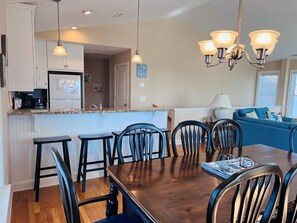 House, 4 Bedrooms | Dining