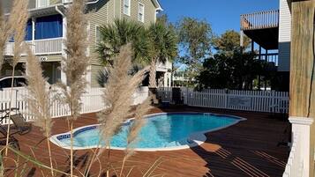 House, 4 Bedrooms | Pool