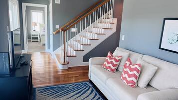 House, 4 Bedrooms | Living area | TV, DVD player