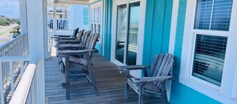 2ice As Nice 4 Bedroom Home by RedAwning