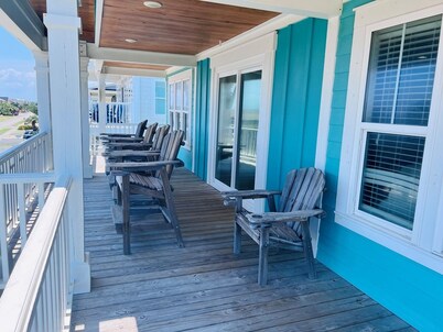 2ice As Nice 4 Bedroom Home by RedAwning