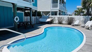 House, 4 Bedrooms | Pool