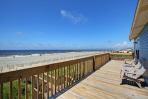 House, 6 Bedrooms | Balcony