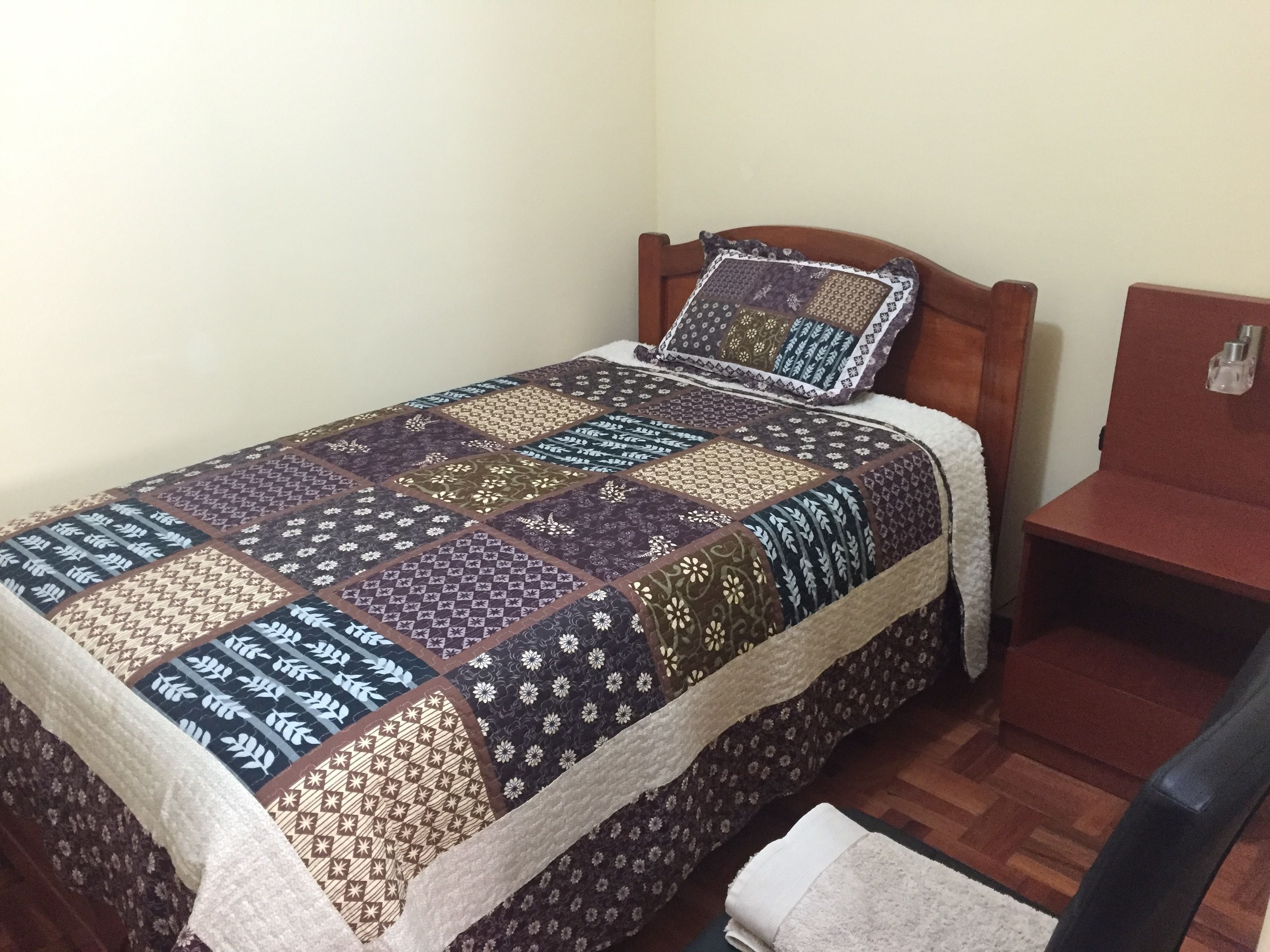 single room | free wifi, bed sheets
