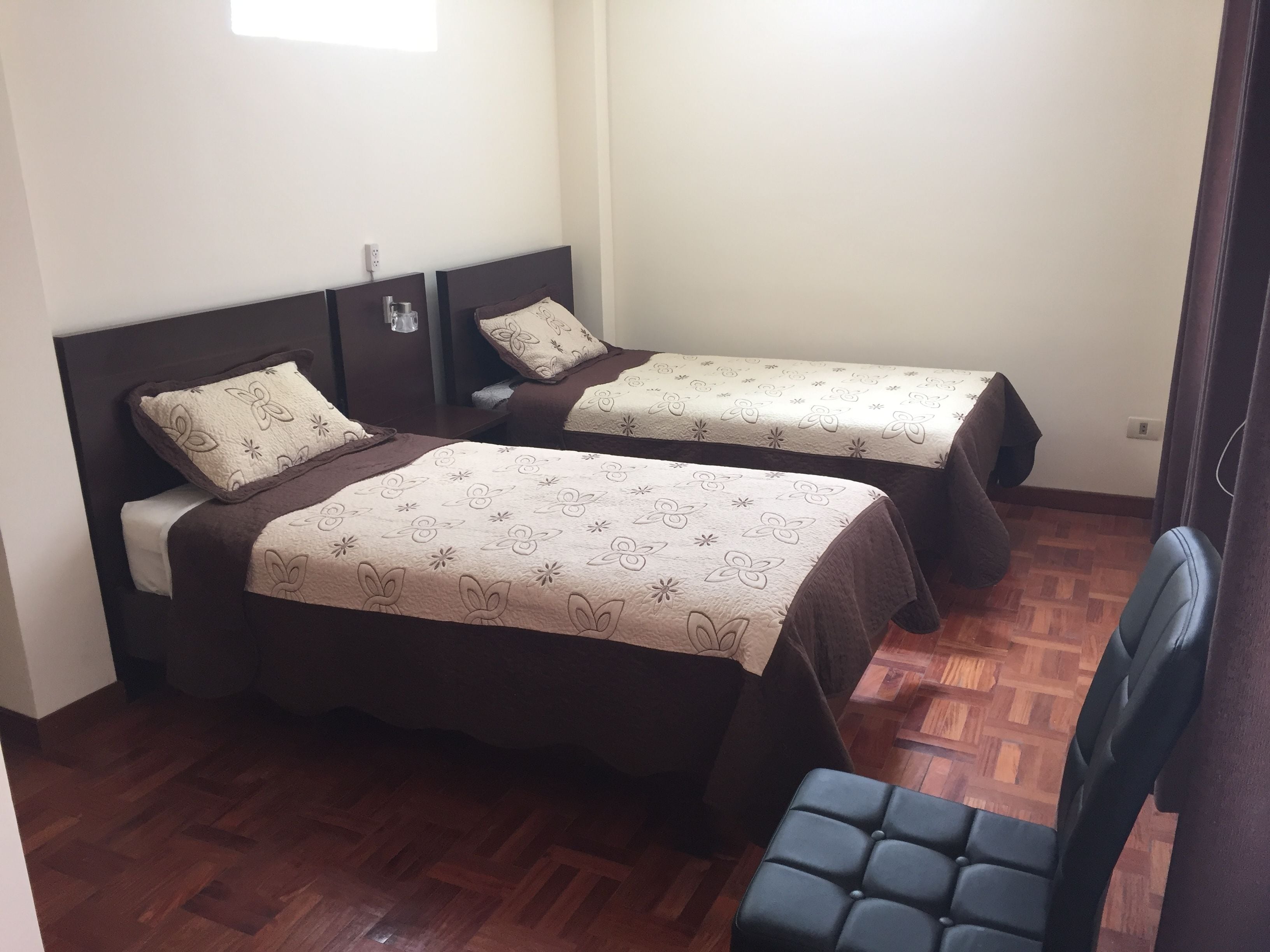 double room | free wifi, bed sheets